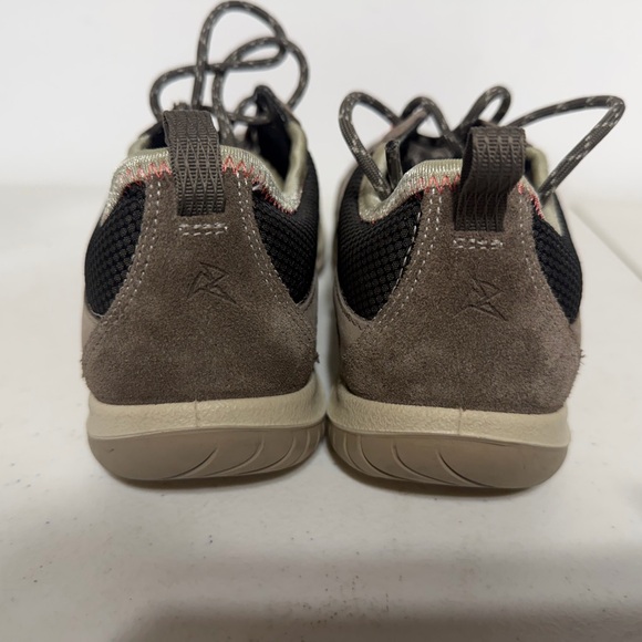 ECCO Aspina Low Hiking Shoe Size EU 38 US 7.5 Beige Yak Leather Waterproof - Picture 3 of 7